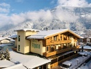 Hotel Alpina är din 4-stjärniga bas med ett centralt läge i mysiga Ried im Zillertal