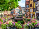 I bor nær Colmar, hvor kanalkvarterets farverige bindingsværkshuse ligner et smukt postkort