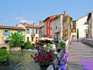 Men der er ét sted, der især fortjener et besøg: Den eventyrlige landsby Borghetto sul Mincio