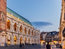 Og når I når verdensarven i Vicenza, er Basilica Palladiana et pragteksempel på Palladios renæssancearkitektur