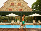 Herregården har desuden en elegant wellnessafdeling med udendørs, opvarmet swimmingpool