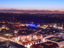 Aftenblik mod den gamle markedsplads, hvor årets julemarked også finder sted