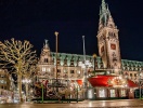 Der er stadig julelys på Hamburgs berømte rådhus omkring nytår