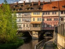 Krämerbrücke stammer oprindeligt fra 1100-tallet, og i 1300-tallet byggede man huse på broen