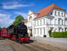 Damplokomotivet Molli har simpelt hen station lige foran jeres hoteladresse