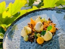 Elegante desserter, der afrunder middagen med sød perfektion