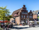 Travemünde lokker med små gader, havnemiljø og strandstemning.