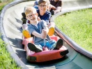 Sätt dig redo och släpp bromsen - sommarrodelbanan i Willingen bjuder på skratt och fart i kinderna