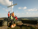 Vandringen till Gipfelkreuz auf dem Clemensberg belönar dig med ett panorama som är värt varje steg