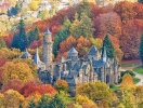 Mitt i landskapet ligger Schloss Löwenburg - ett romantiskt jaktslott i den enorma parken