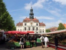 Marktplatz domineras av det imponerande rådhuset, som representerar 700 år av arkitektur!