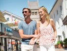 Du kan också stanna kvar i stan och shoppa och bara uppleva den sjudande sommarstämningen i centrum