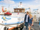 Se autentiska fiskebåtar som ligger vid kajen i Kiels hamn