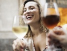 Du är inbjuden till middag den första kvällen av din semester i hotellets mysiga restaurang
