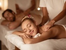 Efter en lång och aktiv dag kan du boka en massage i slottets vackra wellnessavdelning