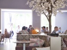 Du serveras alla måltider i den mysiga restaurangen Blossom på Hotel Strandparken