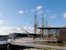 Se den praktfulla Fregatten Jylland nära Glasmuseet i Ebeltoft