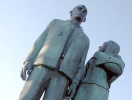 Karlshamn var centrum for udvandringen i 1800-tallet - det er statuen af Karl Oscar og Kristina symbol på