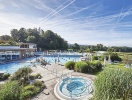 Det är bara några steg från ditt rum till alla pooler på Chiemgau Therme