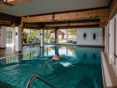 Tag en dukkert i den indendørs pool efter dagens oplevelser