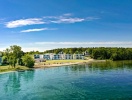 Det nyopførste luksusresort ligger smukt ved søbredden midt i Müritz Nationalpark