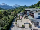 Jeres hotel ligger utroligt smukt med udsigt over Berchtesgadens Alper