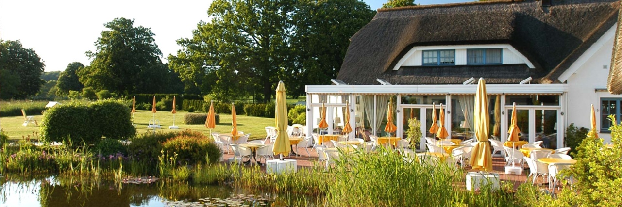 Miniferie på Rügen | 4-stjernet stråtækt hotel med pool | Valgfri ankomst