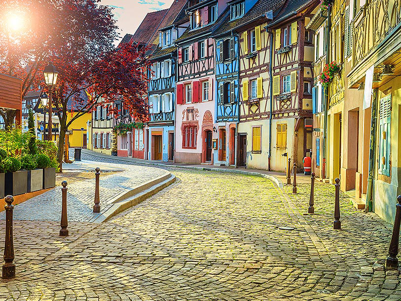 Se fram emot att uppleva den färgglada kulturen i Alsace