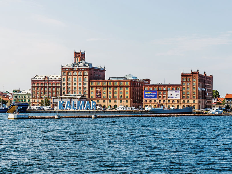 Kalmar läns museum ligger i den gamla ångkvarnen med spannmålsmagasin, ett stenkast från ditt hotell