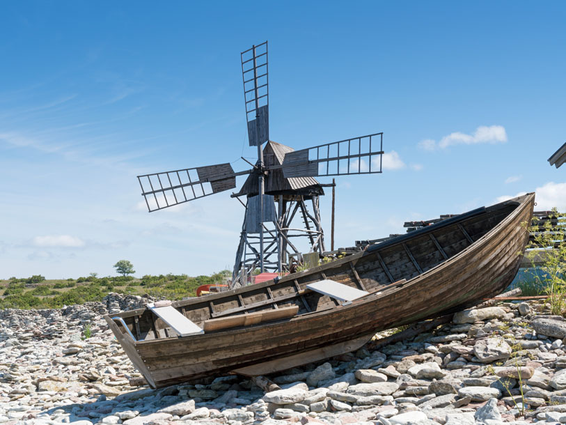 På Öland har tiden nästan stannat och här har naturen och historien en speciell plats