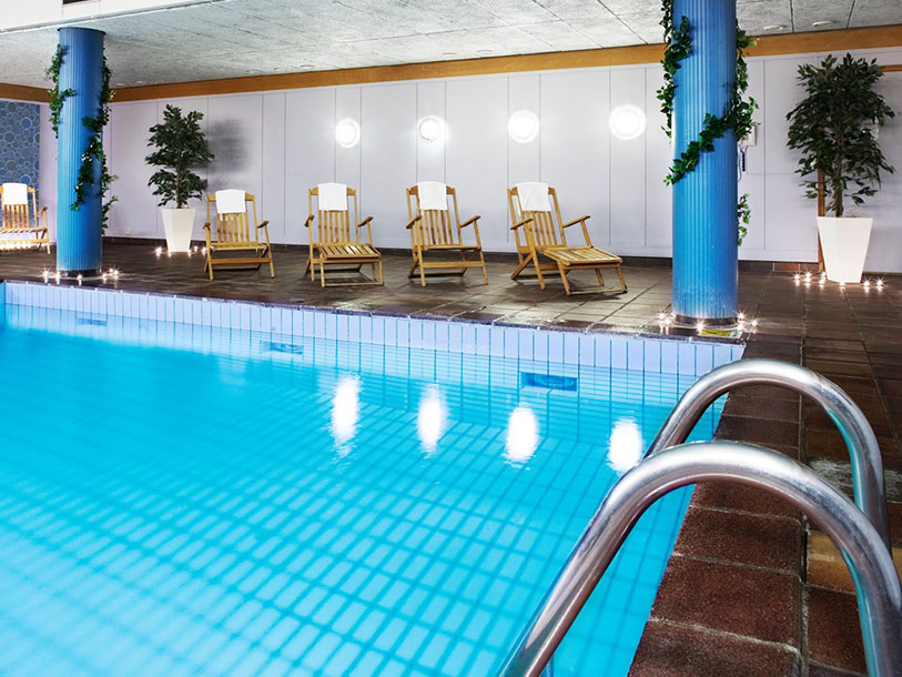 När du kommer hem från dagens upplevelser kan du koppla av med ett dopp i hotellets pool