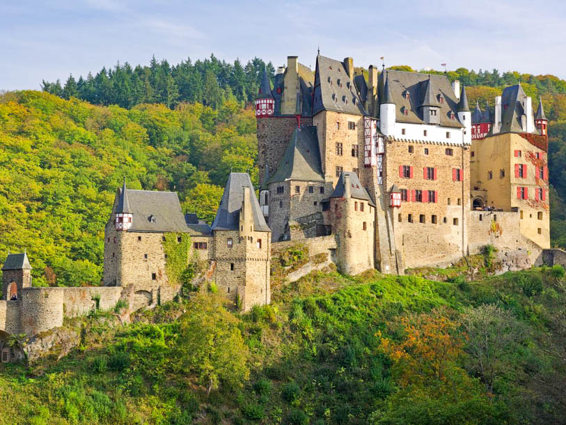 En af de mest berømte borge ved Mosel er Torneroseslottet Burg Elz
