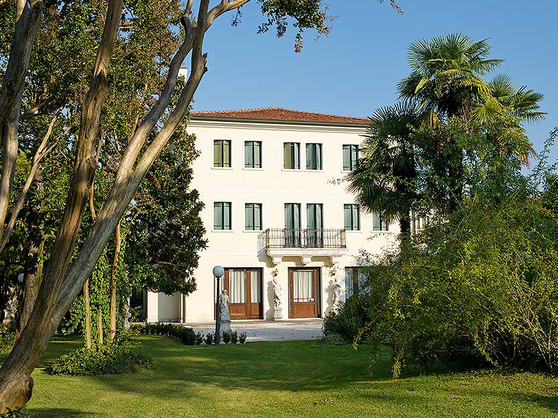 Villa Pace Park Hotel Bolognese er indrettet i en venetiansk villa fra 1800-tallet
