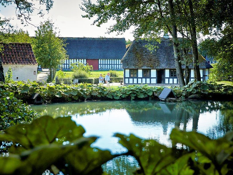 På Hjerl Hede friluftsmuseum kan du möta tvåtusen års levande historia
