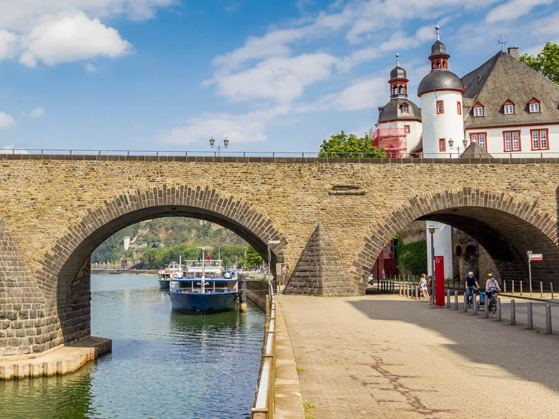 Ved Koblenz mødes Mosel med Rhinen - og byen er et livligt udgangspunkt for endnu flere udflugter