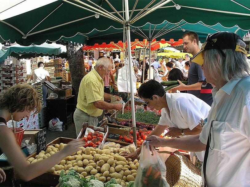 En annan stämningsfull upplevelse är att botaniserna bland grönsakerna på marknaden