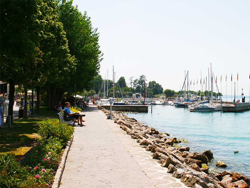 Bardolinos strandpromenad vid Gardasjön