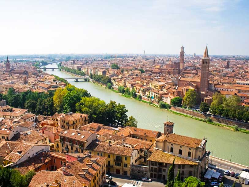 Upplev historiska Verona där kärlekssagan mellan Romeo och Julia utspelade sig