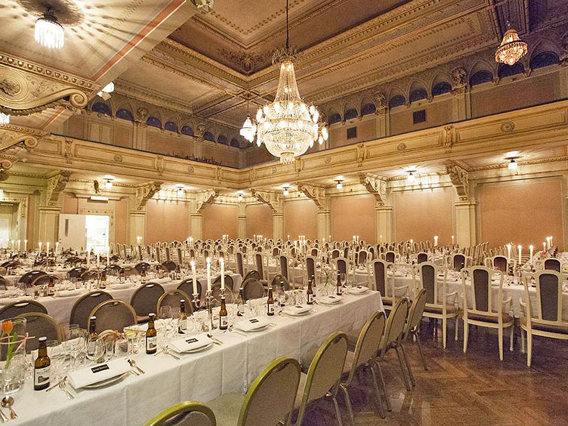 Kolla in den pampiga och välbevarade gamla balsalen på Grand Hotel Lund