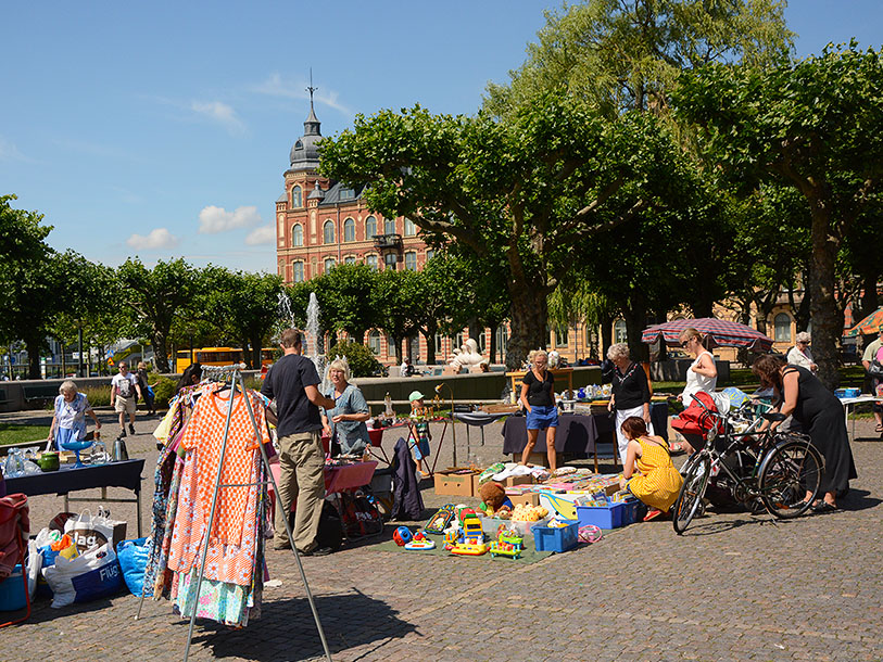 Torgdag på Clemenstorget i Lund - en populär tillställning under sommarhalvåret