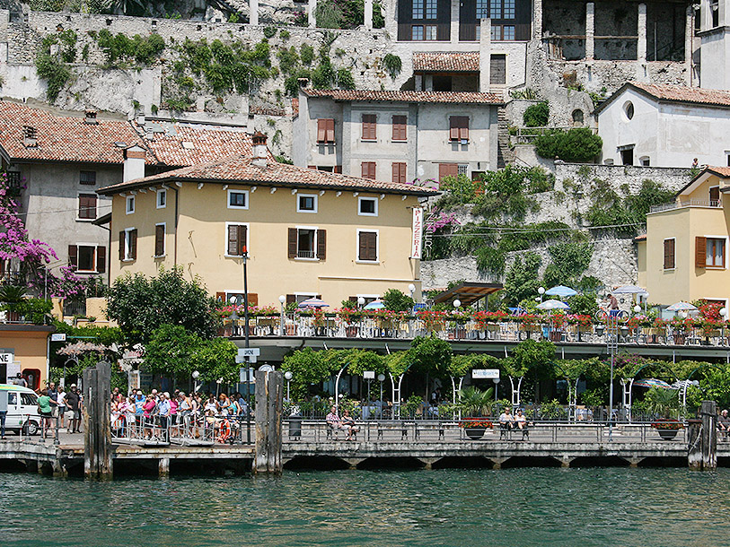 Semestra i den idylliska Limone Sul Gard vid Gardasjön