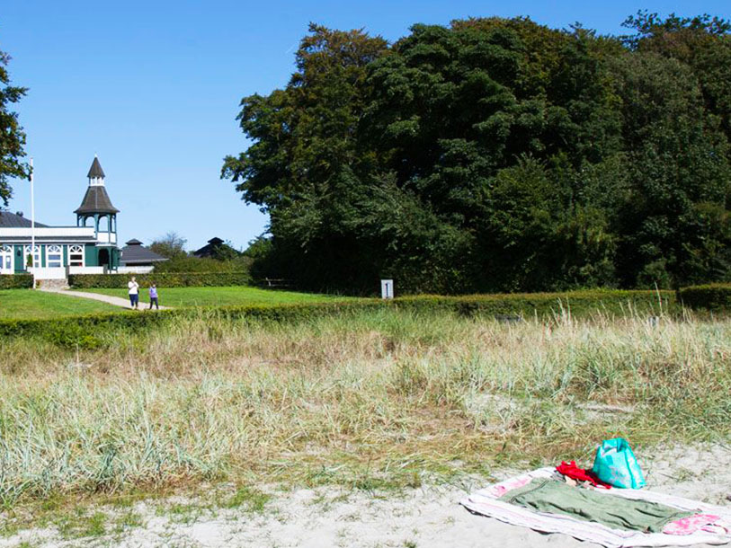 Der findes en dejlig badestrand kun 600 meter fra The Cottage - herlig på en varm sommerdag