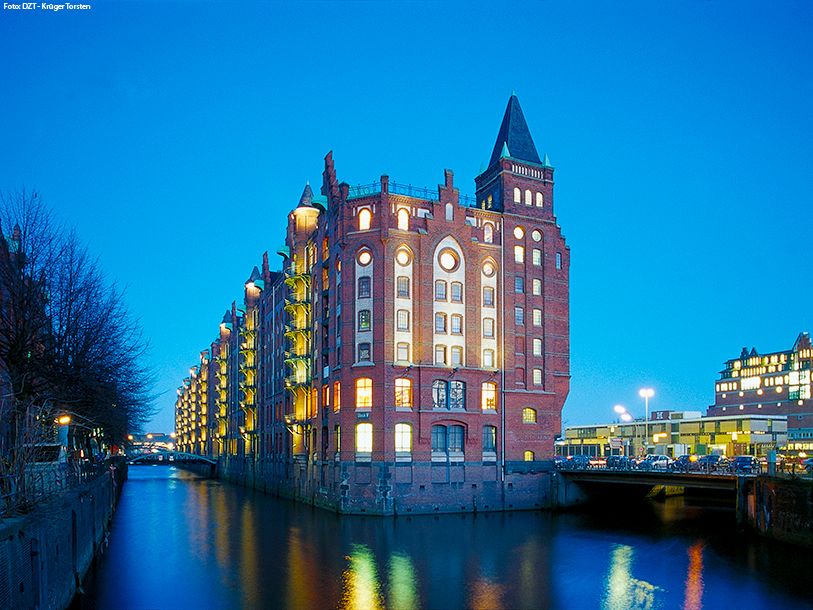 Hamburgs gamle røde pakhuse i bydelen Speicherstadt