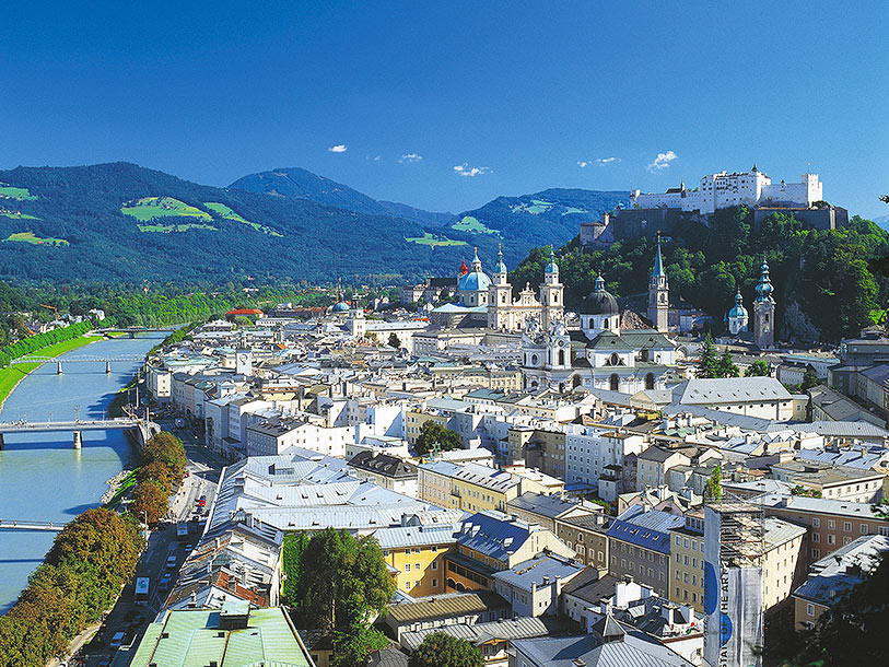 Vy över den historiska staden Salzburg - Mozarts födelsestad - som finns med på UNESCO:s världsarvslista