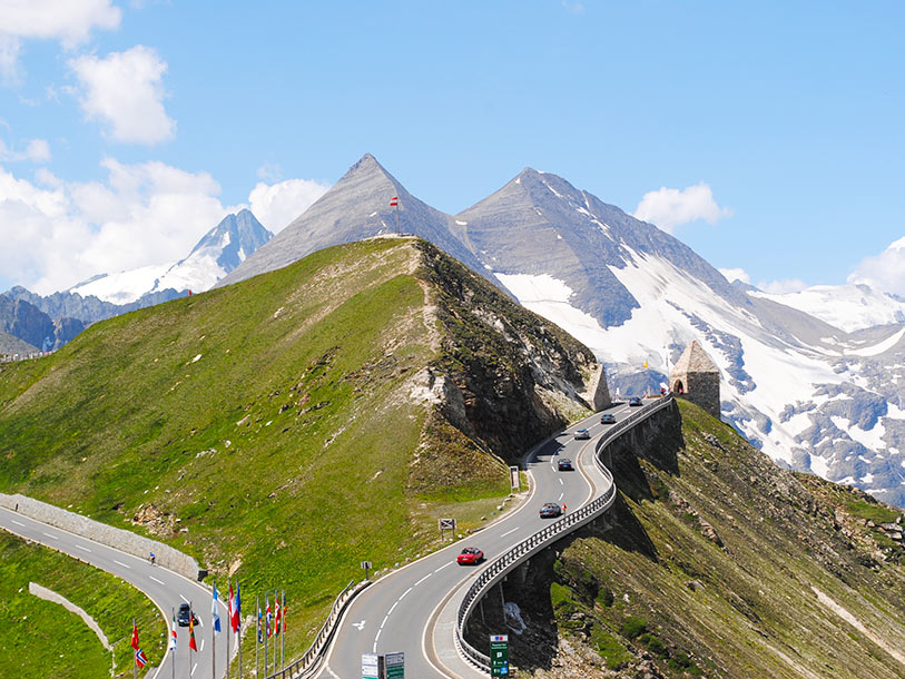 Passa på att köra längs den kända panoramavägen, Grossglockner Hochalpenstrasse