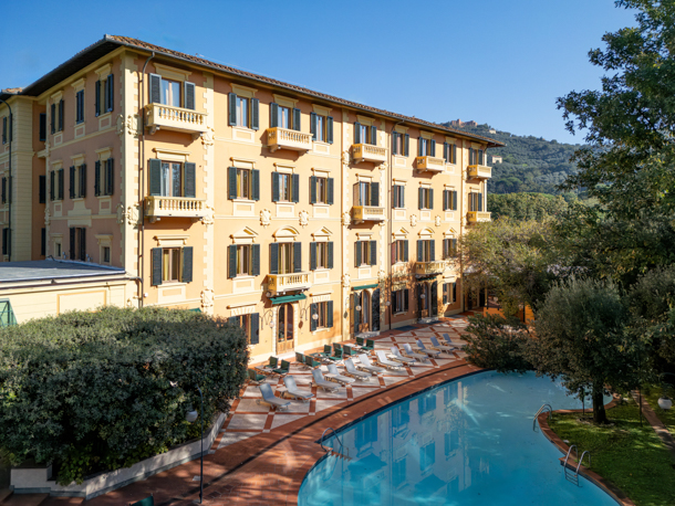 Varma sommardagar i Montecatini Terme kan med fördel tillbringas vid hotellets härliga pool