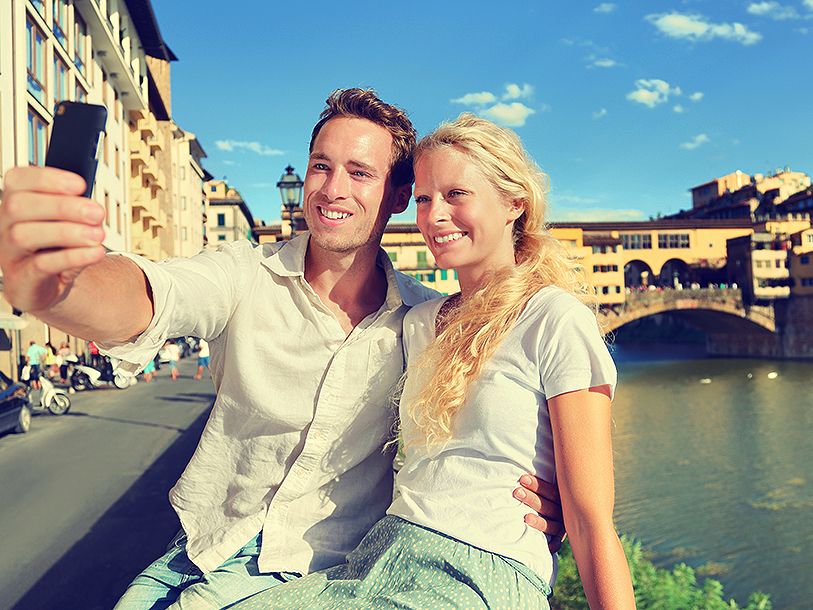 Se fram emot härlig sightseeing i Florens - här bron Ponte Vecchio i bakgrunden