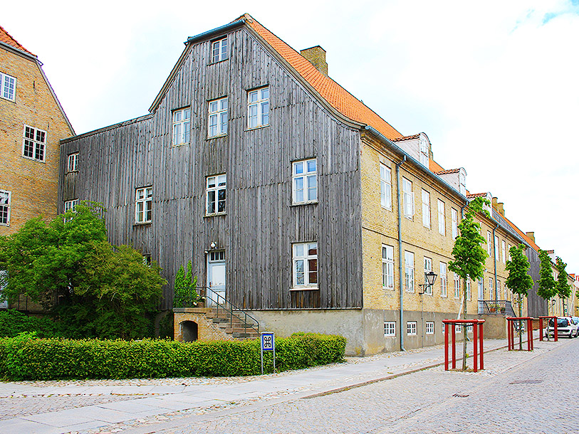 Och det lika historiska Søsterhuset i Christiansfeld