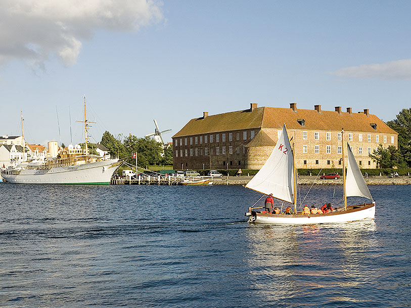 Ännu en pärla i regionen: Sønderborg slott som ligger mycket vackert vid Als Sund