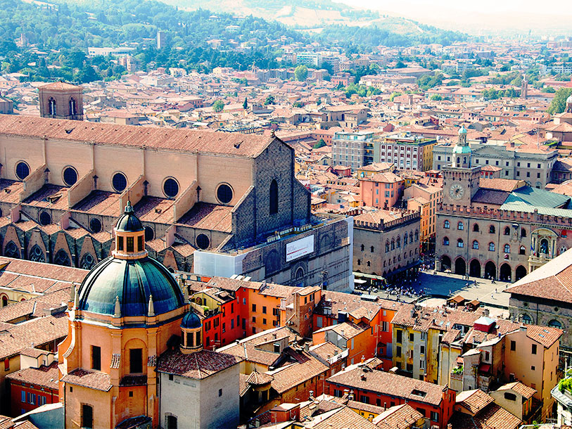 Bologna är en vacker storstad med massor av historisk arkitektur